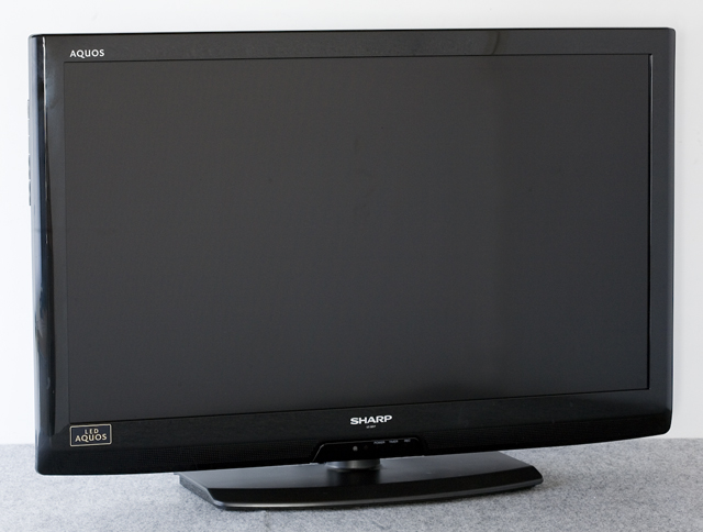 SHARP：シャープの32V型ワイド液晶テレビ：TV、LED AQUOS：アクオス「LC-32V7」-01