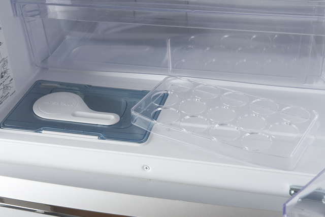 MITSUBISHI：三菱のノンフロン冷凍冷蔵庫「MR-C34X」-07