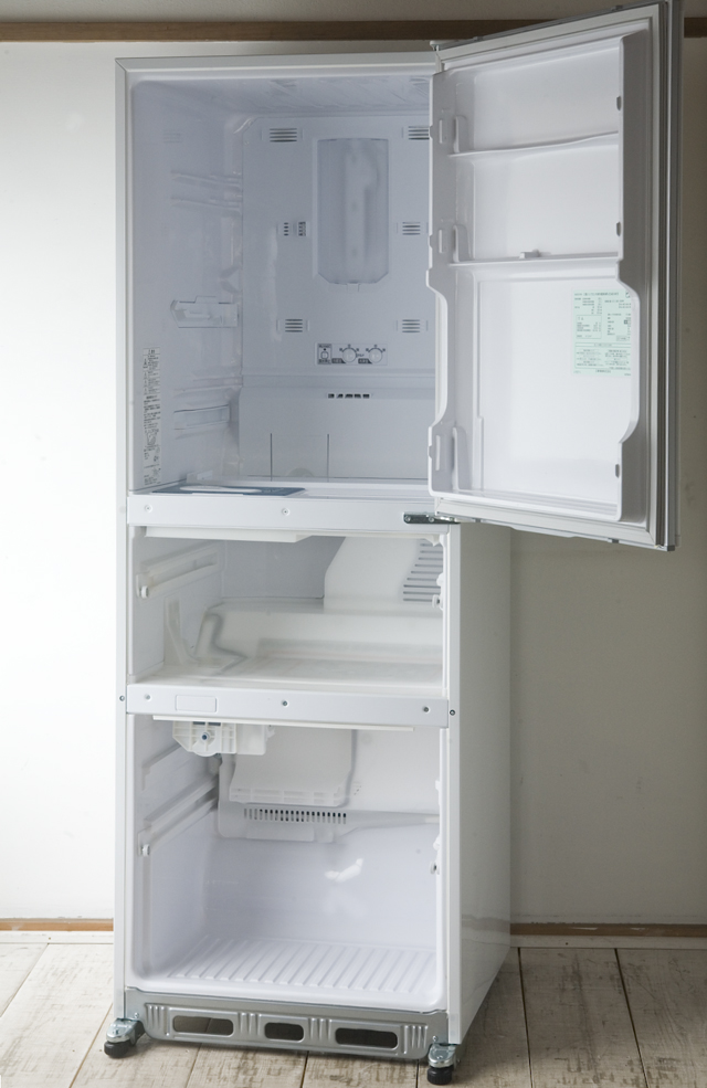 MITSUBISHI：三菱のノンフロン冷凍冷蔵庫「MR-C34X」-08