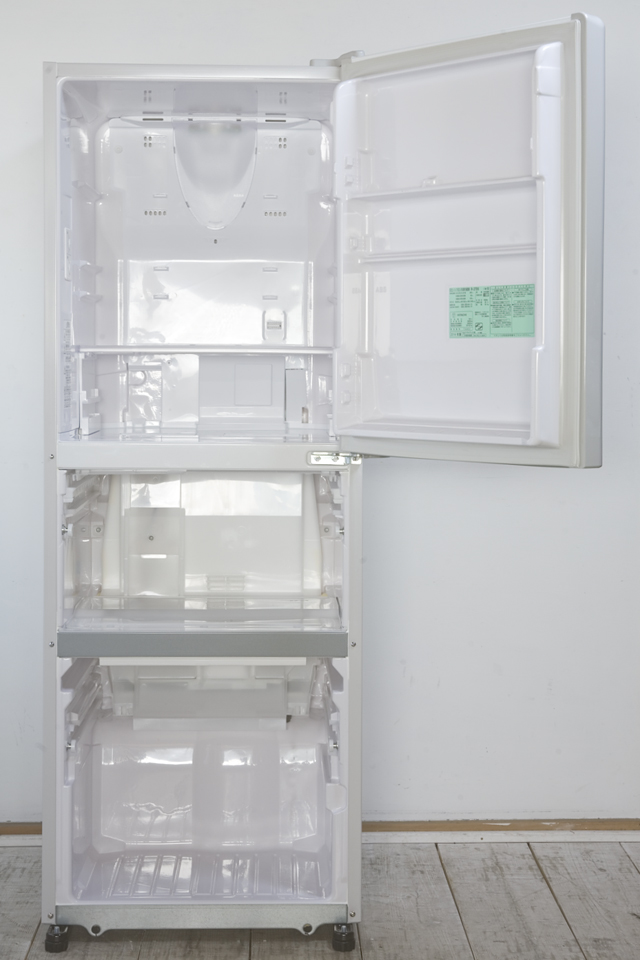 HITACHI：日立のコンパクト3ドア冷蔵庫「R-27DS」-09